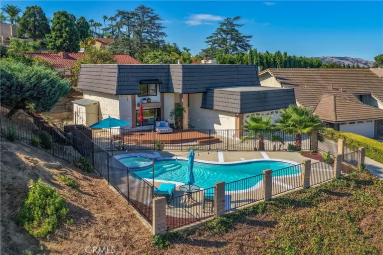 20512 Starshine, Walnut