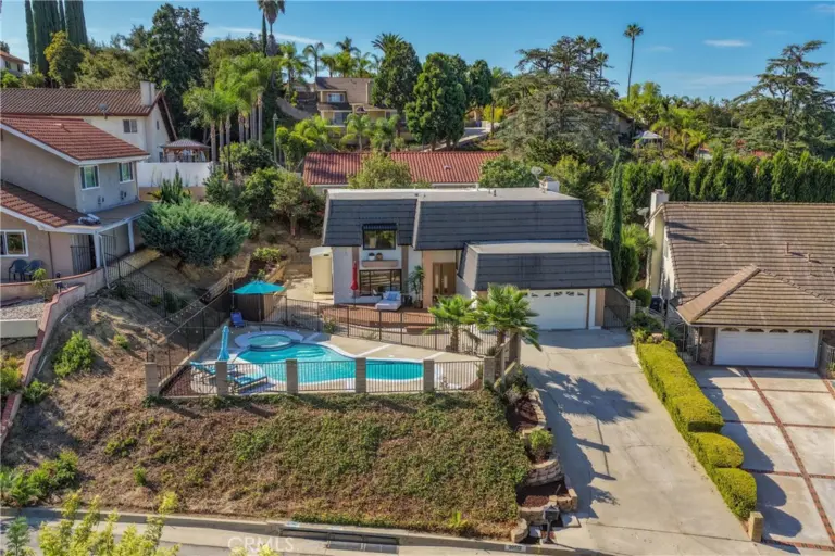 20512 Starshine, Walnut