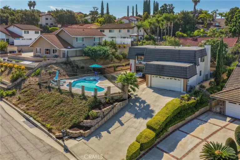 20512 Starshine, Walnut