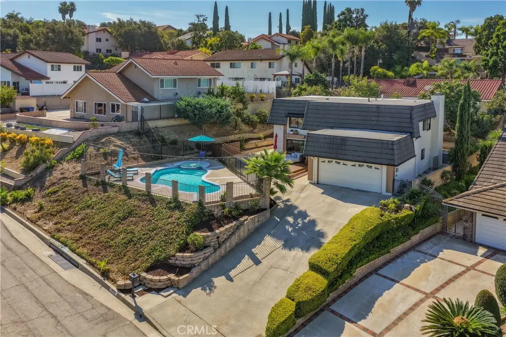 20512 Starshine, Walnut