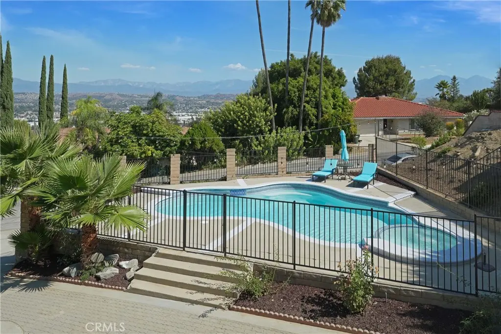 20512 Starshine, Walnut