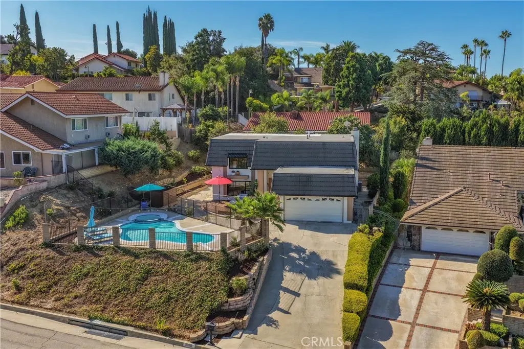 20512 Starshine, Walnut