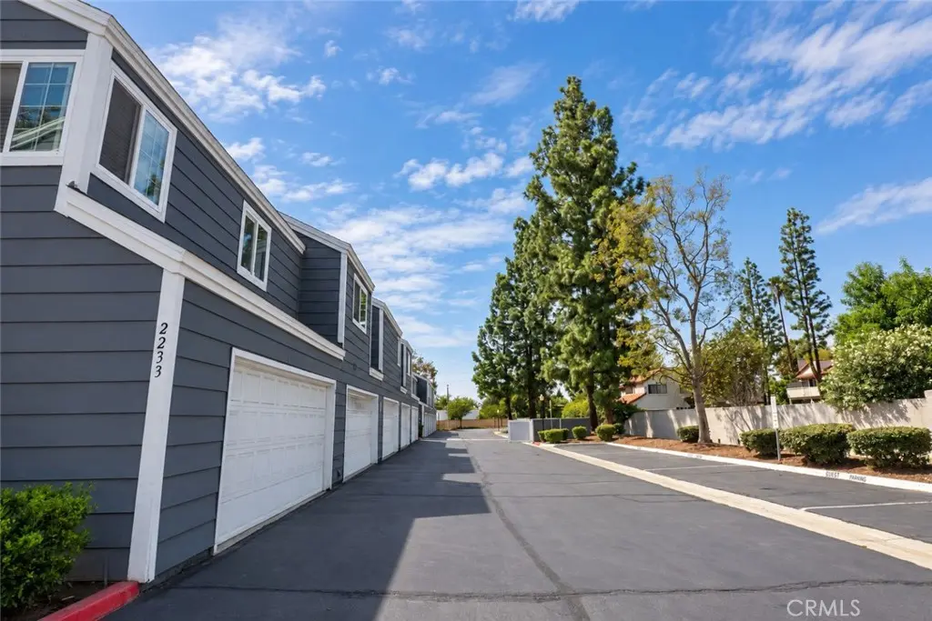 2233 S Fern, Ontario