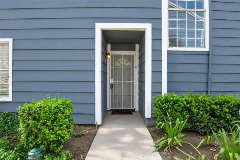 2233 S Fern, Ontario