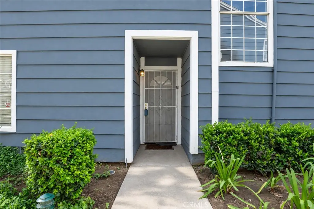 2233 S Fern, Ontario