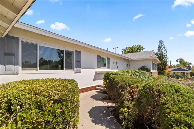 2306 La Sierra Way, Claremont
