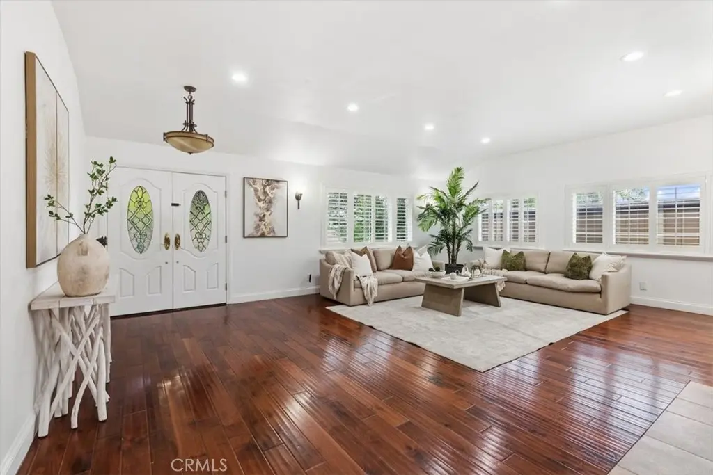 2339 Club Vista, Glendora