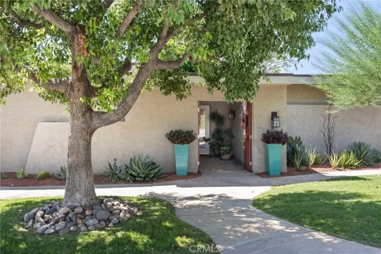 2621 N Mountain, Claremont