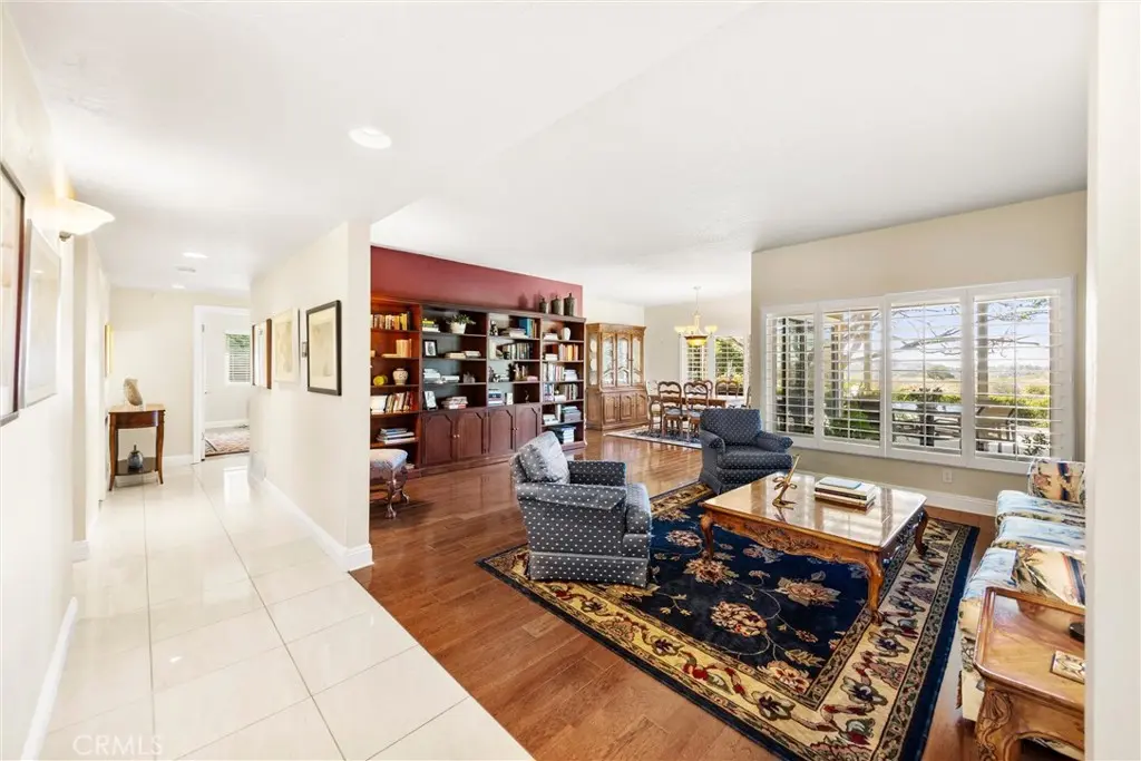2621 N Mountain, Claremont