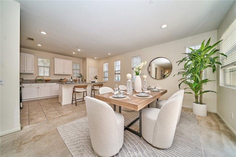 2876 E Via Terrano, Ontario