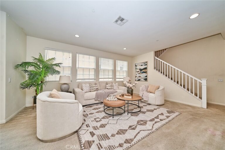 2876 E Via Terrano, Ontario
