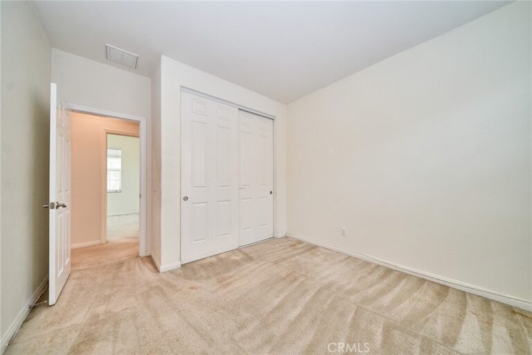 2876 E Via Terrano, Ontario