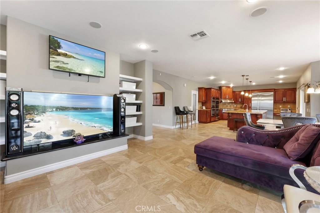 322 E 19th, Upland