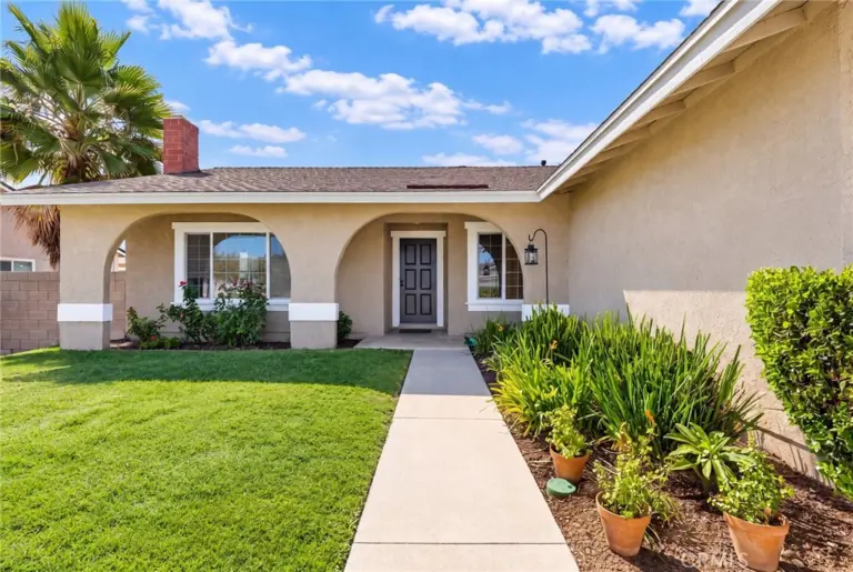 3407 Lucero, La Verne
