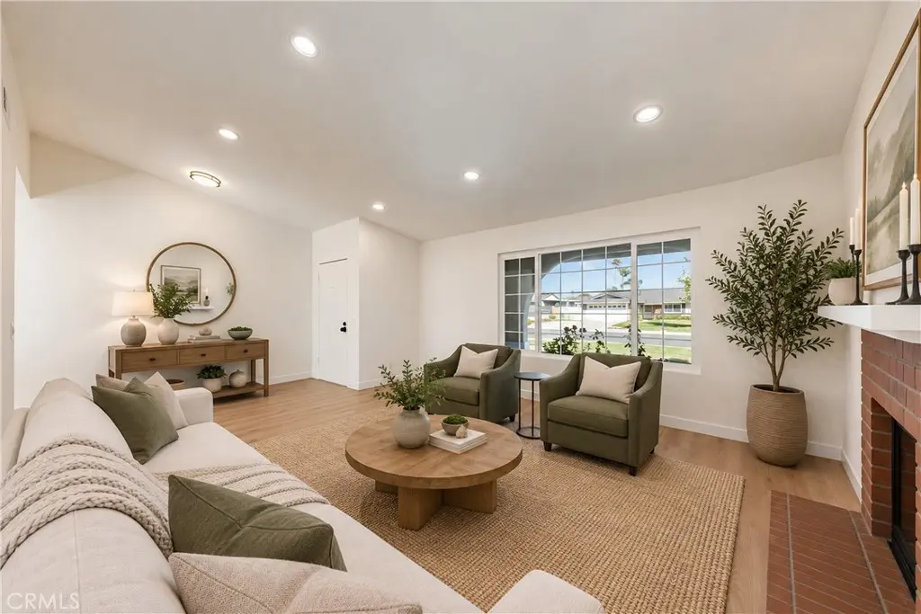 3407 Lucero, La Verne