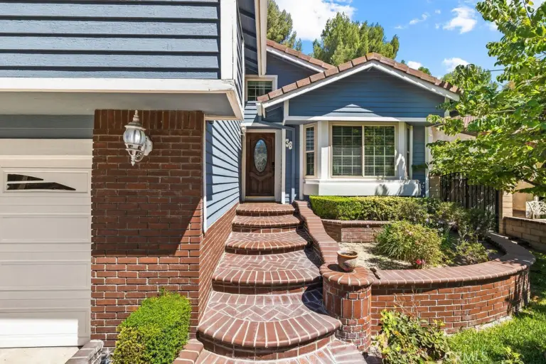 38 Deer Creek, Pomona