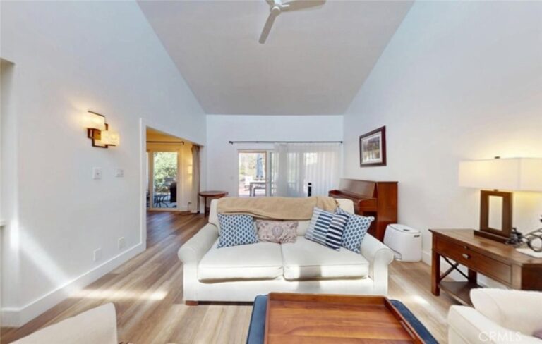 429 Champlain, Claremont
