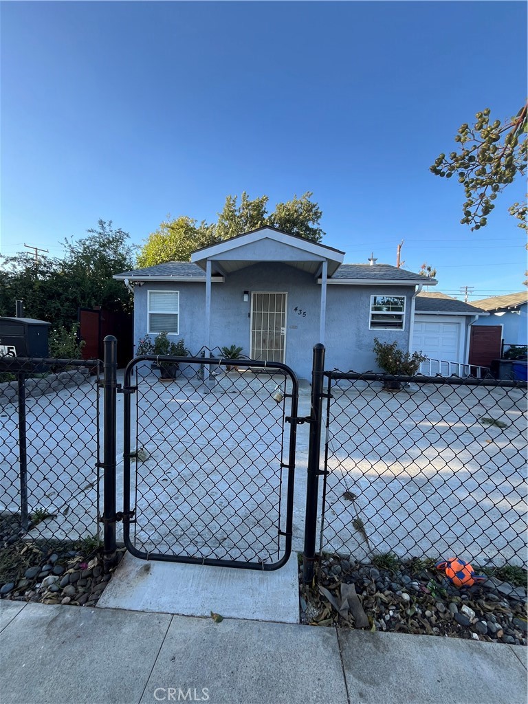 435 Texas, Pomona