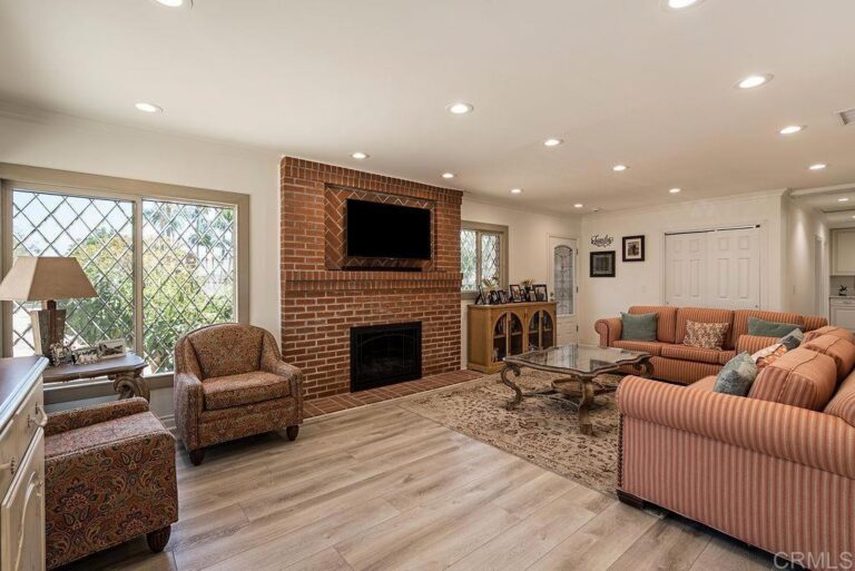 453 W Laurel Avenue, Glendora