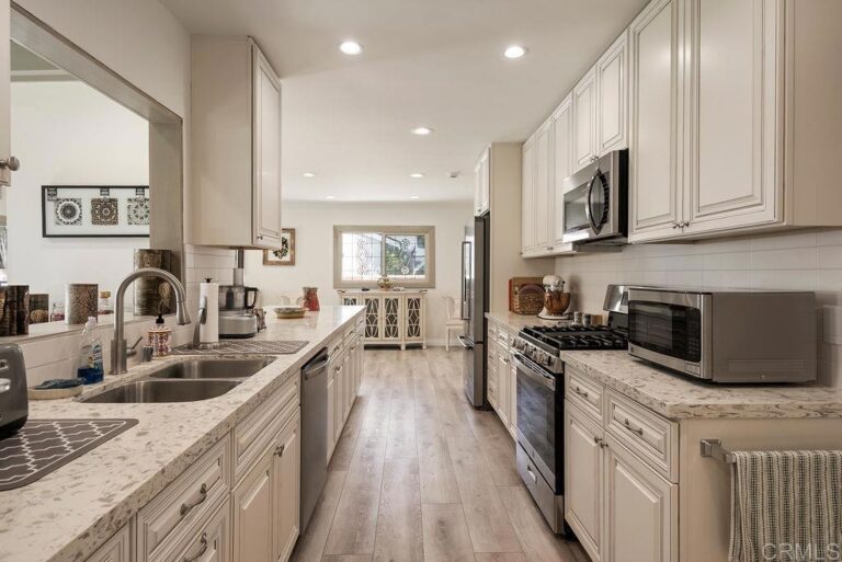 453 W Laurel Avenue, Glendora
