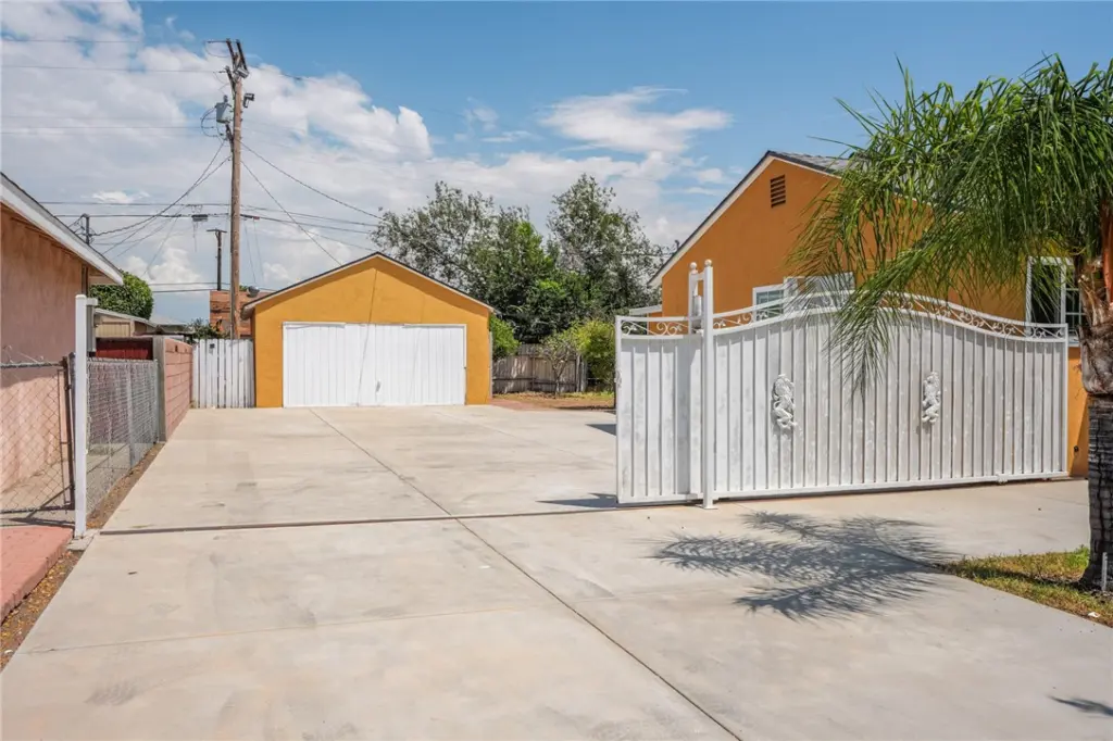 561 N Park, Rialto