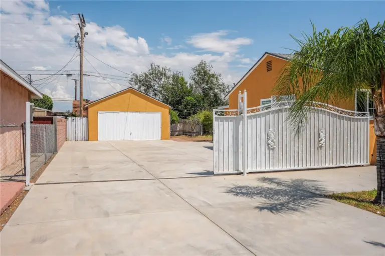 561 N Park, Rialto