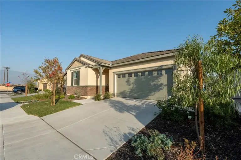 565 Hudson Way, Rialto