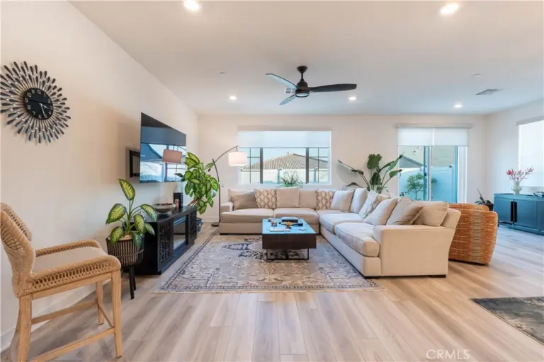 565 Hudson Way, Rialto