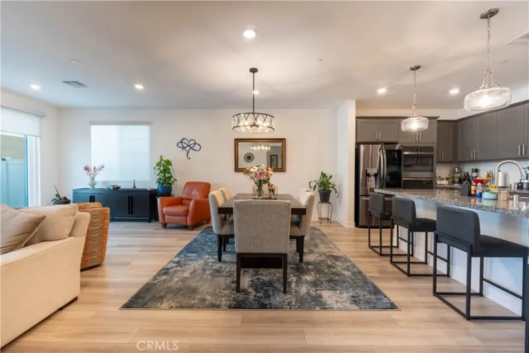 565 Hudson Way, Rialto