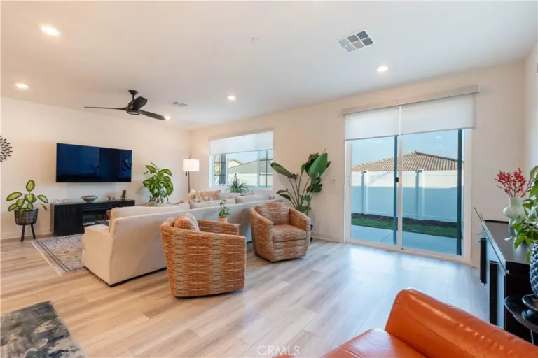565 Hudson Way, Rialto