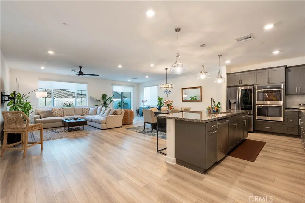 565 Hudson Way, Rialto