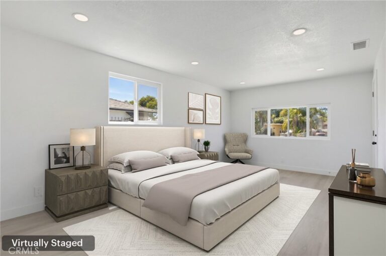 570 N East End Avenue, Pomona