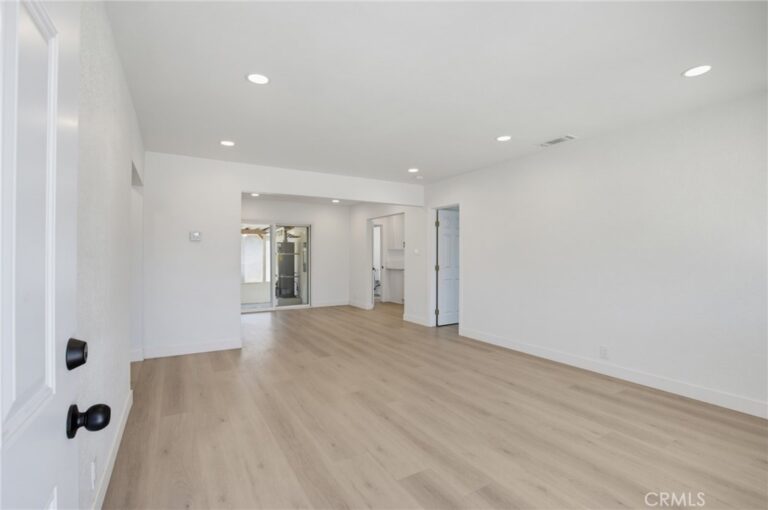570 N East End Avenue, Pomona