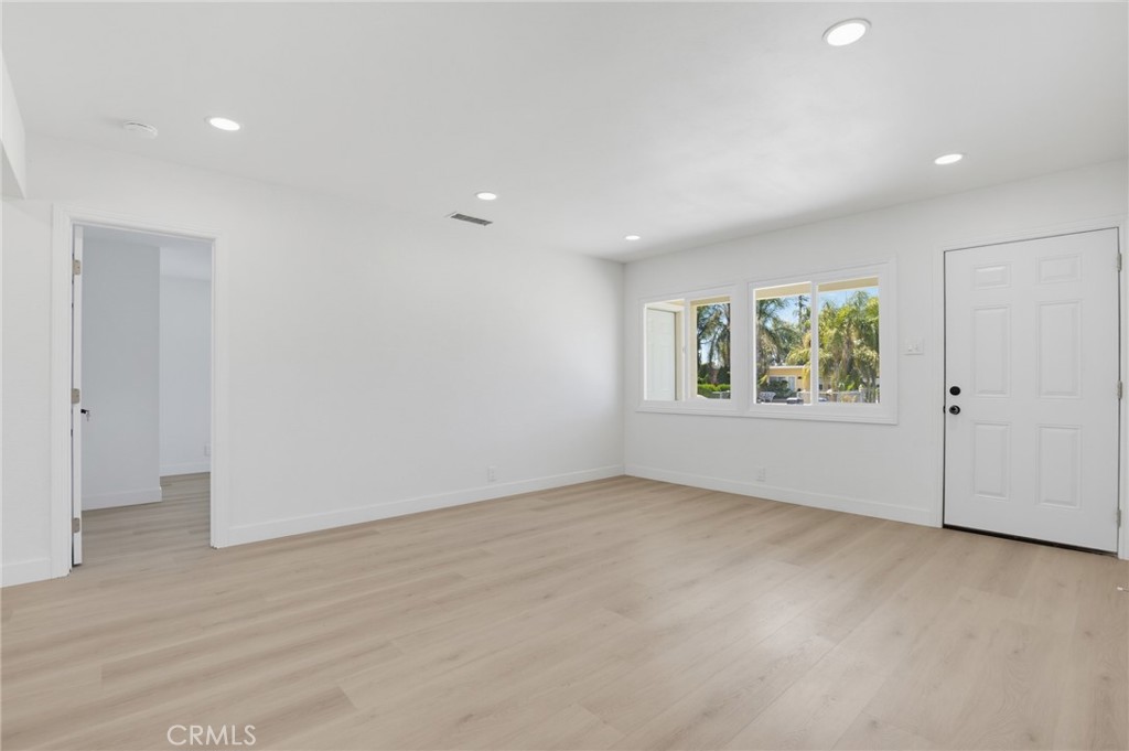 570 N East End Avenue, Pomona