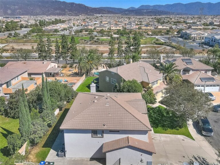 5732 Ridgemark, Fontana