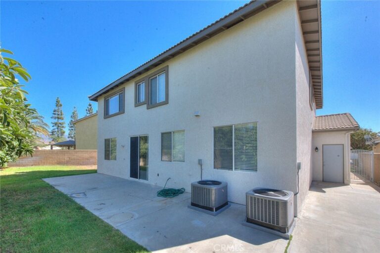 5732 Ridgemark, Fontana