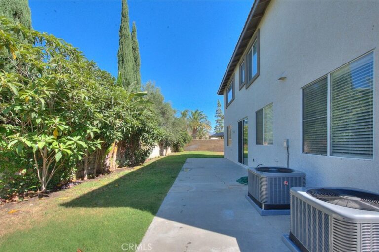 5732 Ridgemark, Fontana