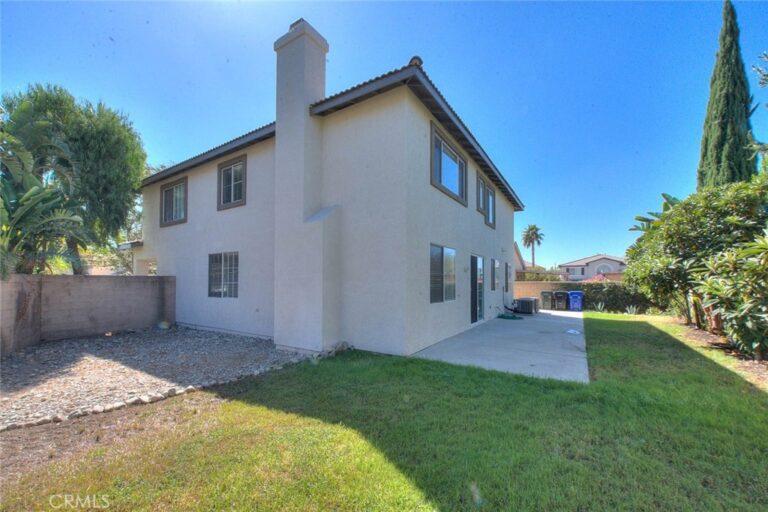 5732 Ridgemark, Fontana