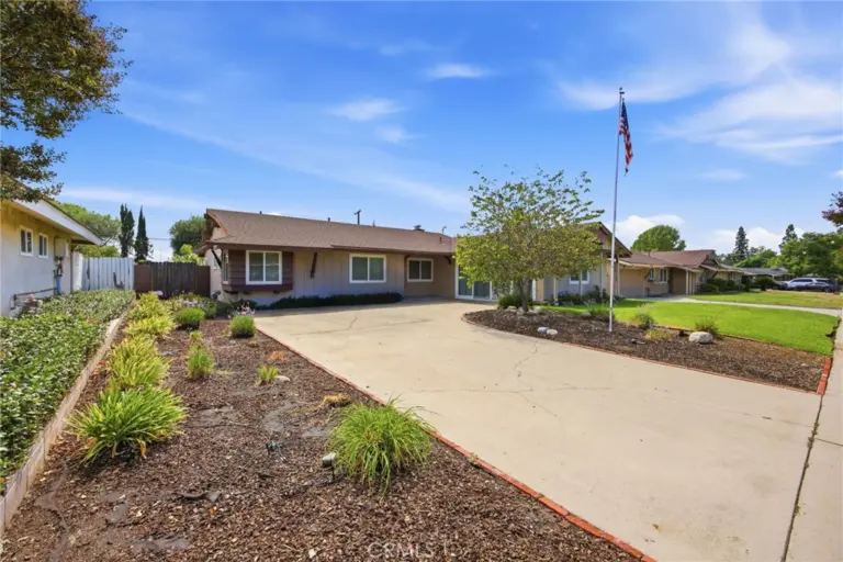 610 Ridgefield, Claremont