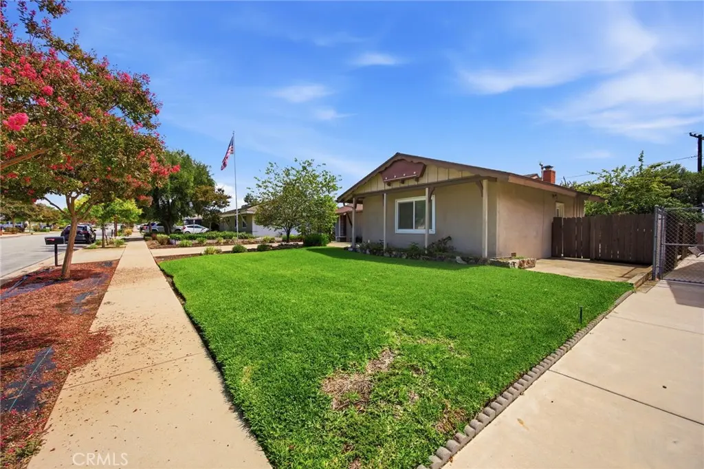 610 Ridgefield, Claremont