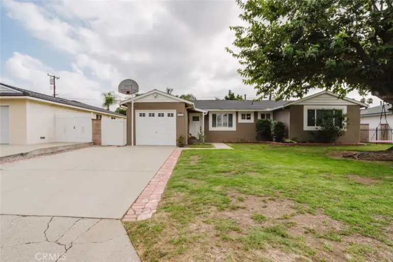 6124 N Fairvale Drive, Azusa