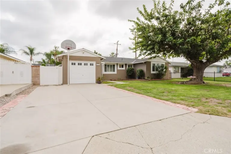 6124 N Fairvale Drive, Azusa