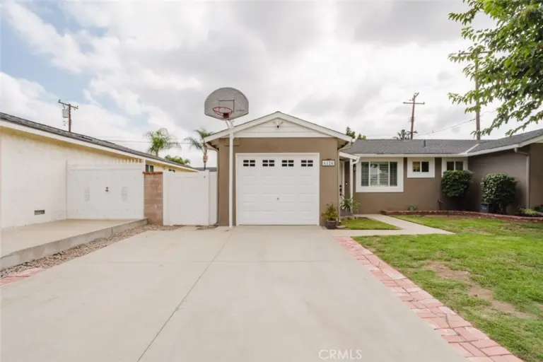 6124 N Fairvale Drive, Azusa