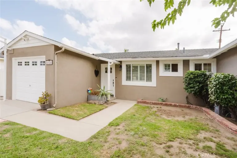 6124 N Fairvale Drive, Azusa