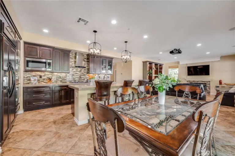 6137 Ridgemont, La Verne