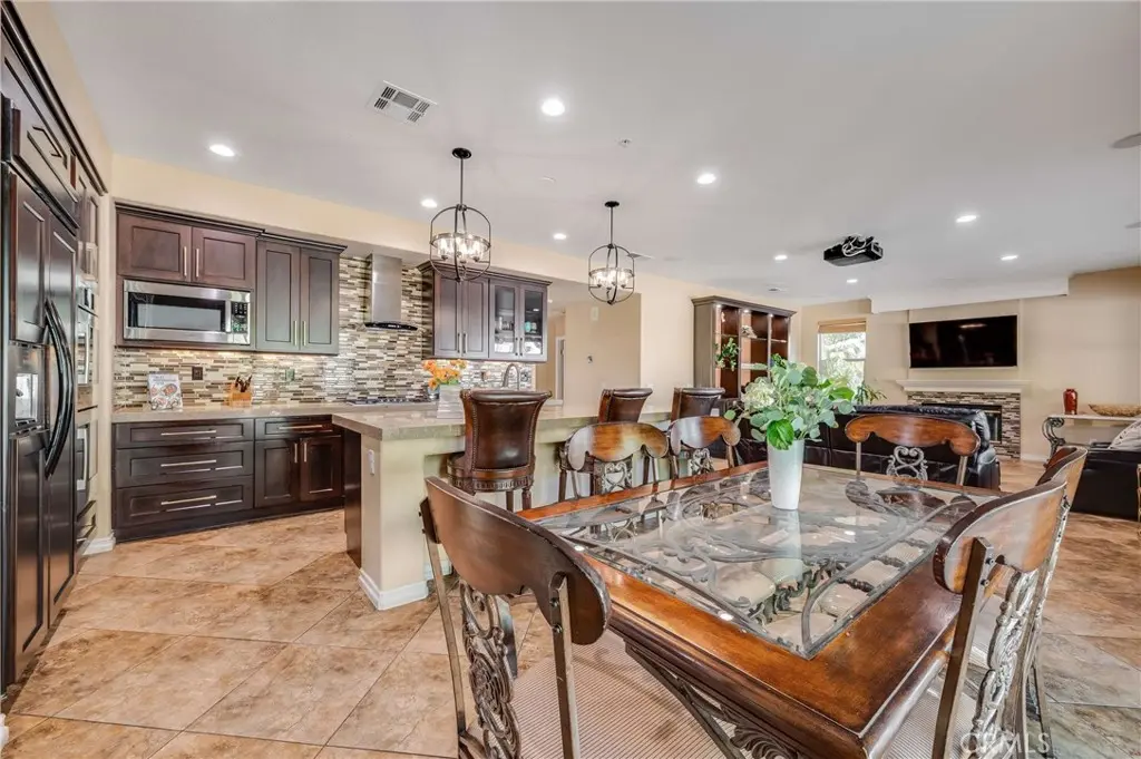6137 Ridgemont, La Verne