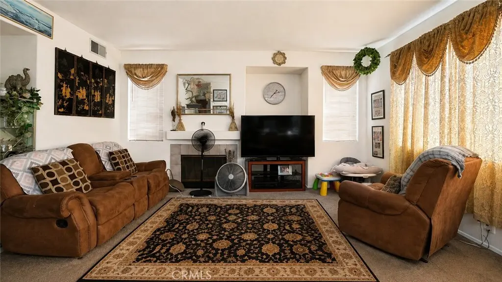6538 Douglas, Fontana