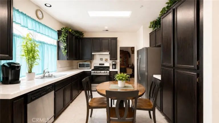 6538 Douglas, Fontana