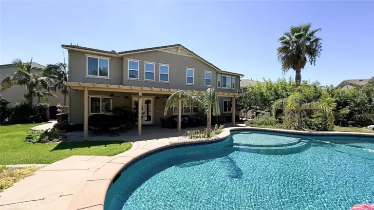 6697 Elysian Court, Eastvale