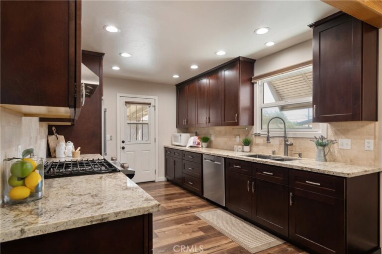 686 N Ukiah Way, Upland